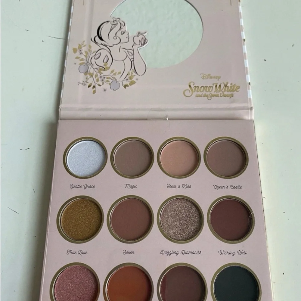 Disney's Snow White Eye Shadow Palette NEW